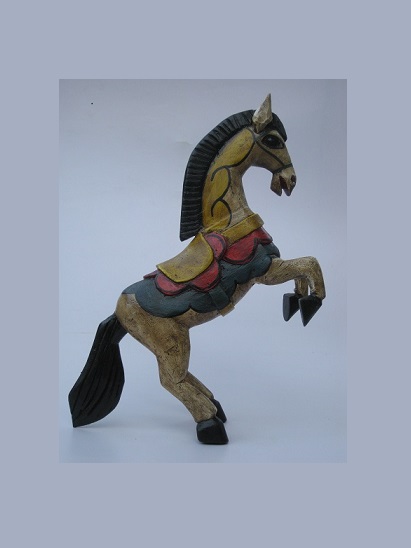 CABALLOS DE MADERA / Caballo labrado en madera y pintado a mano de 16 pulgadas de alto / Este hermoso caballo fue labrado y pintado a mano por un h�bil artesano en el estado de Guanajuato en M�xico, y ser� una magn�fica decoraci�n para su casa o su oficina.